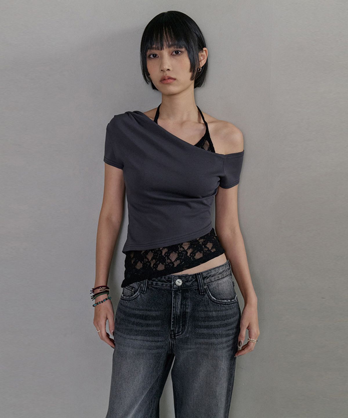 노 엑스트라 터치(NO EXTRA TOUCH) Halter Lace Layered Asymmetrical Top (Charcoal) / 26SPTS002CH