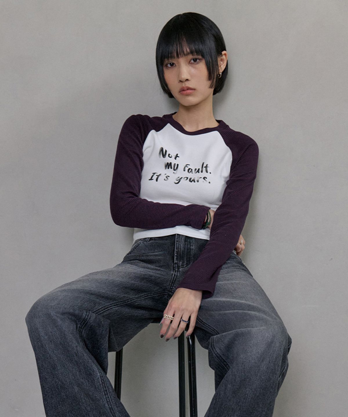노 엑스트라 터치(NO EXTRA TOUCH) Not My Fault Raglan Crop Striped T-shirt (Wine) / 26SPTS003WI