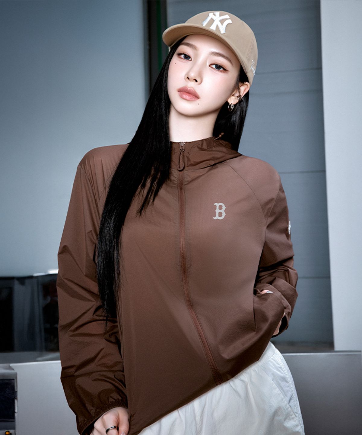 엠엘비(MLB) 스포티브 초경량 러닝 바람막이 BOS (Neon Brown)
