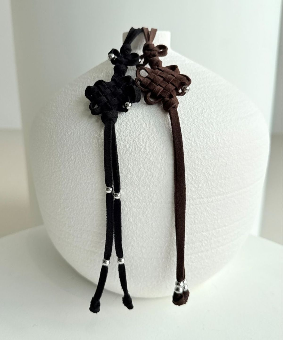 칠 하나 투 구육(71TO96) 스웨이드 화접매듭키링,Suede Hwa-jeop Knot Keyring (2 Color)