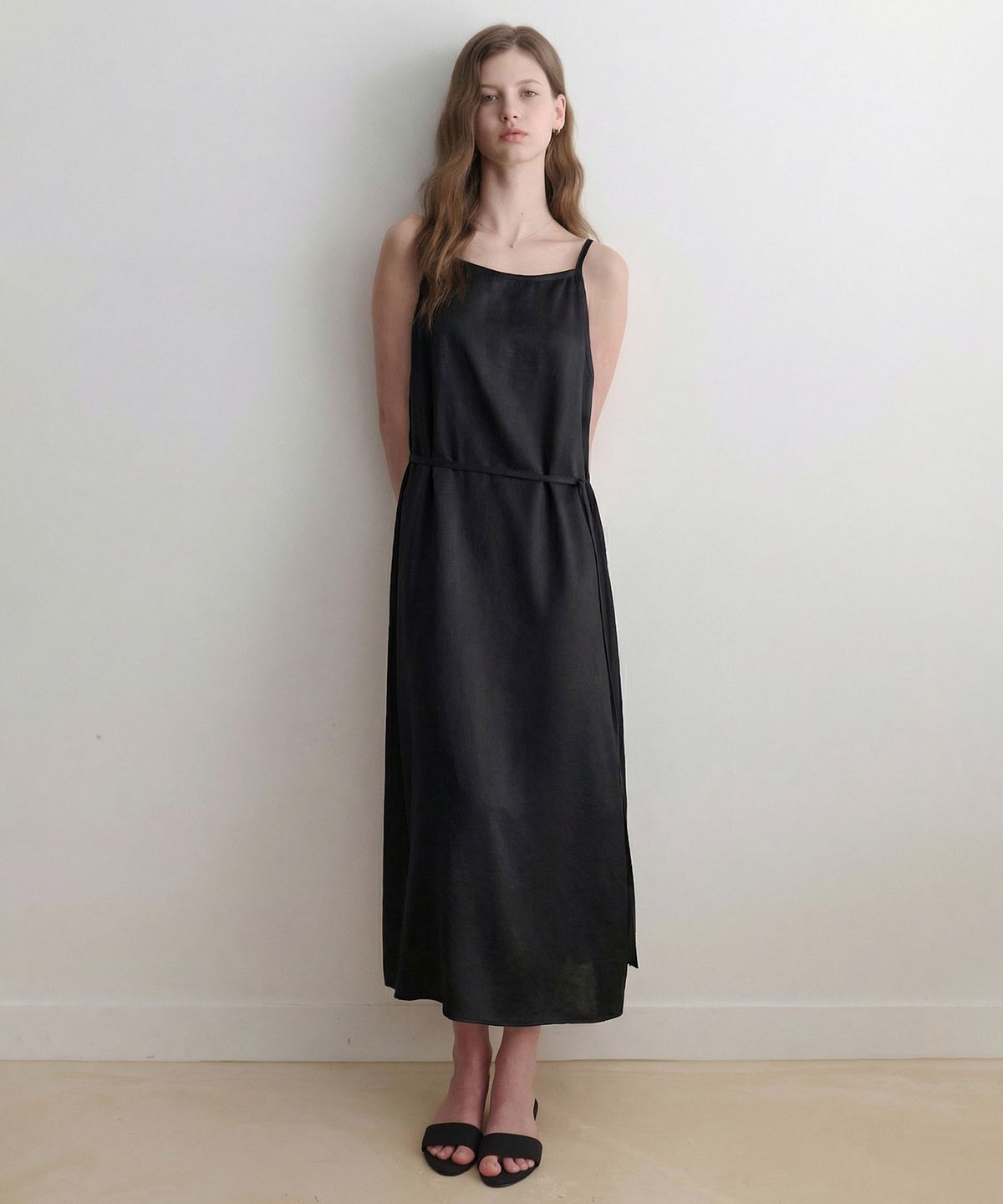 르나브(LENAV) les satin one-piece (black)