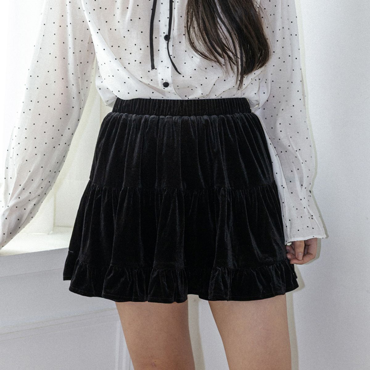 랭썬(LANGSON) LS_Velvet frill mini skirt_BLACK