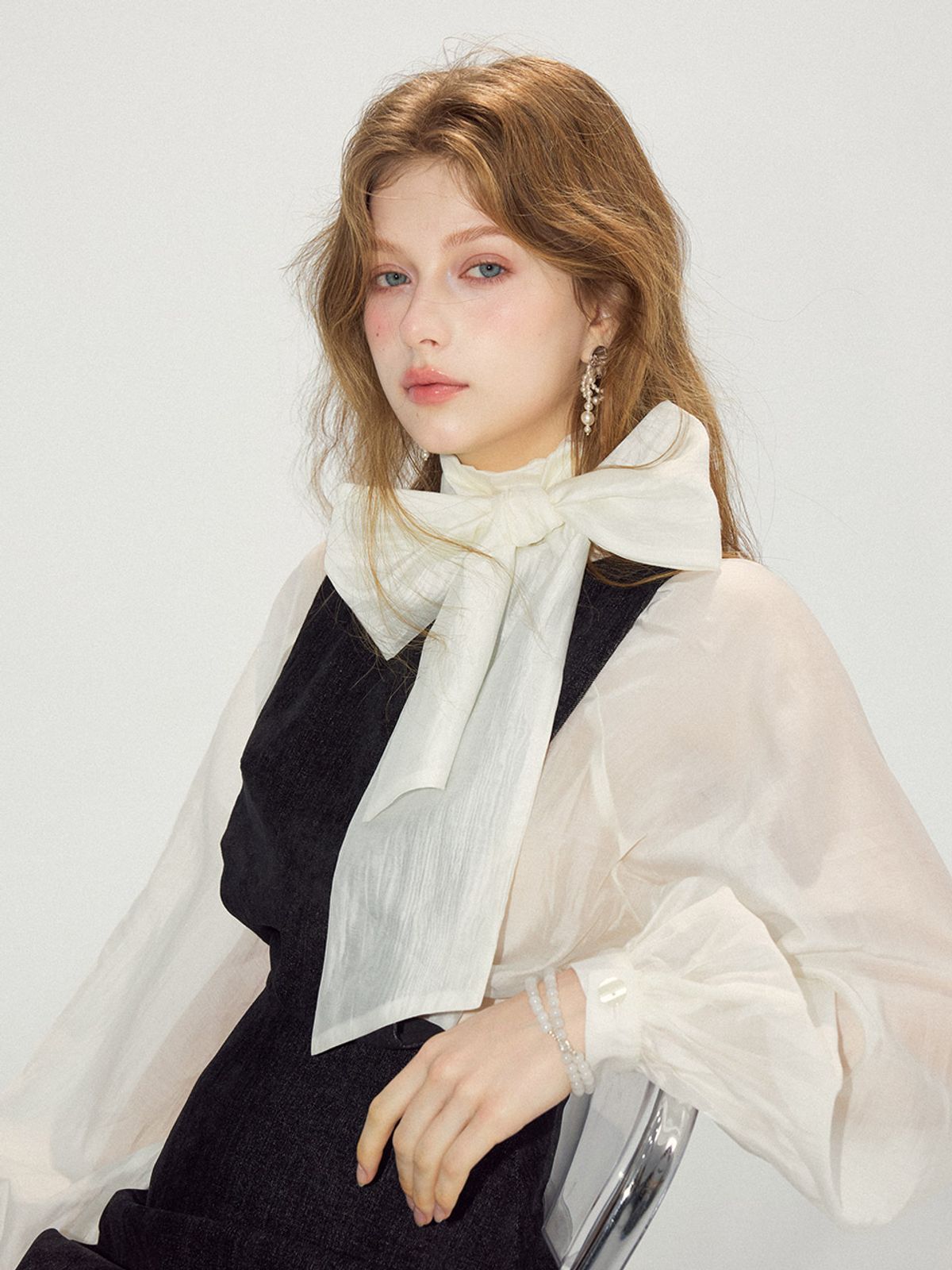 신스덴(SINCETHEN) 벨 보우 시어 블라우스 세트