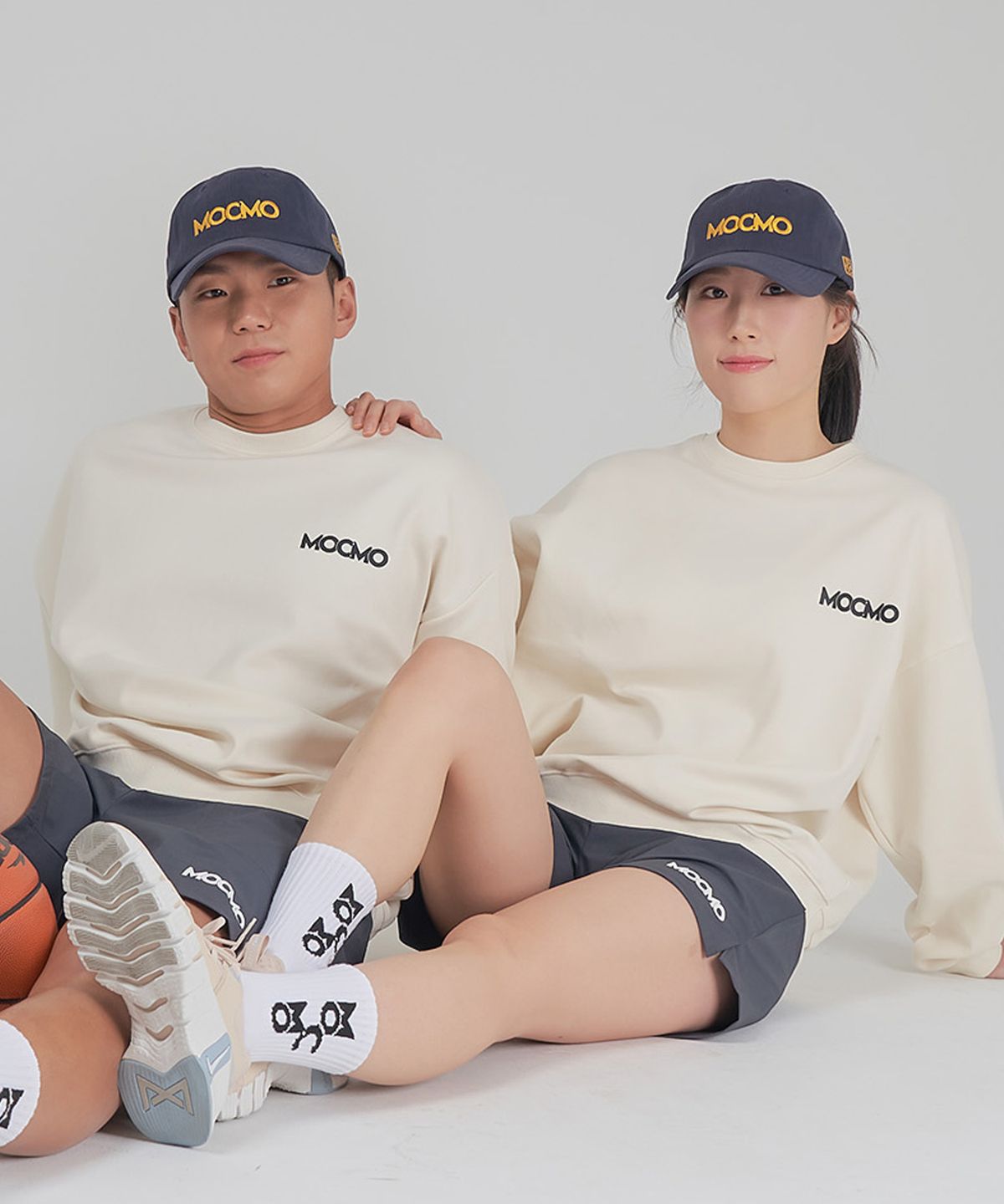 모크모(MOCMO) 남녀공용 루즈핏 라이트 맨투맨