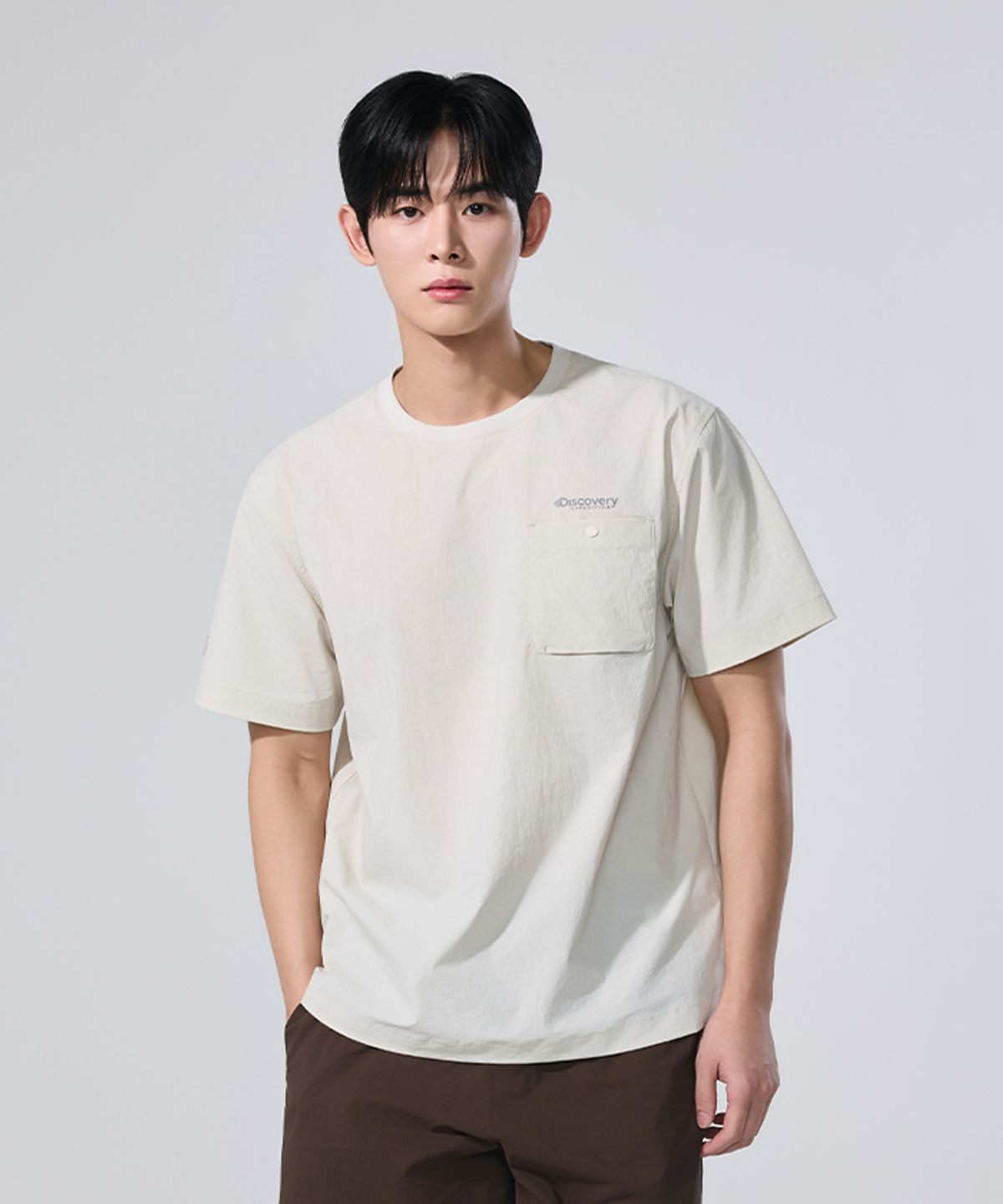 디스커버리 익스페디션(DISCOVERY EXPEDITION) 남성 프레시벤트 가슴포켓 우븐 반팔티셔츠 (D/IVORY)