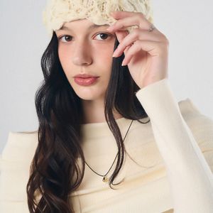 티어드롭 레더 코드 롱 목걸이