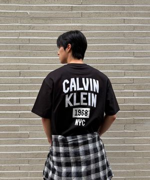 [Capsule] 인더시티 릴렉스드핏 그래픽 티 블랙 4RF295G UB1