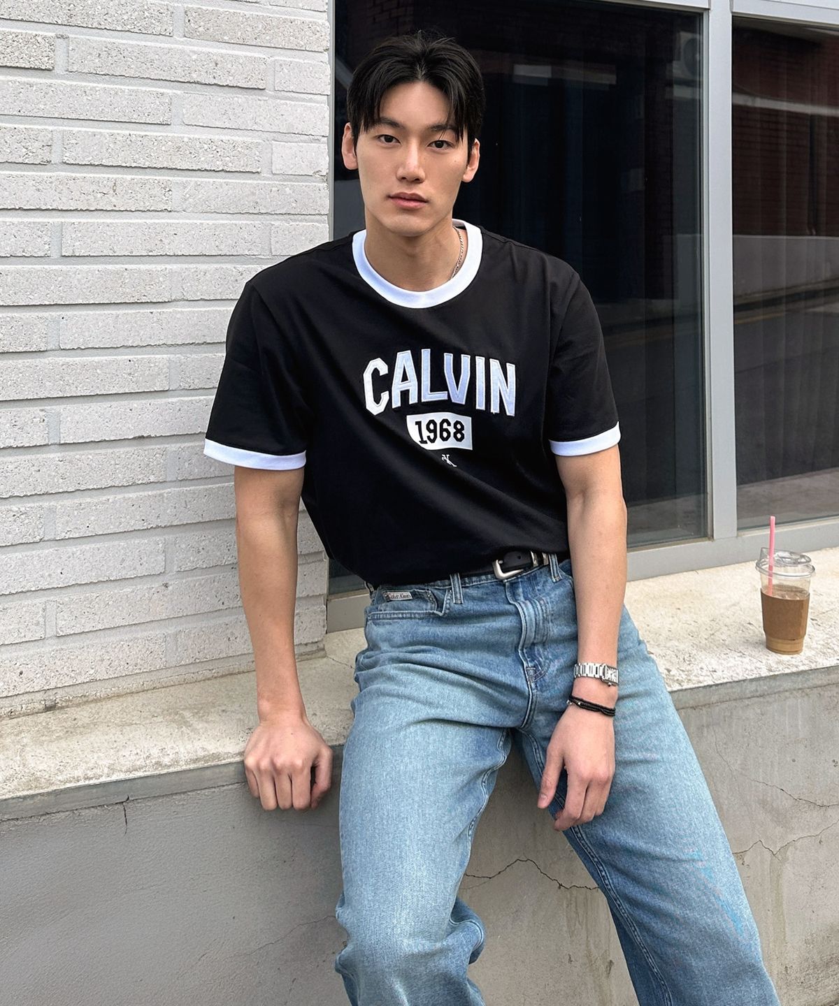 캘빈클라인 진(CALVIN KLEIN JEANS) 인더시티 이지핏 링거 티 블랙 4RF297G UB1