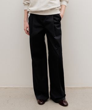 Sole One-Tuck Wide Pants Black