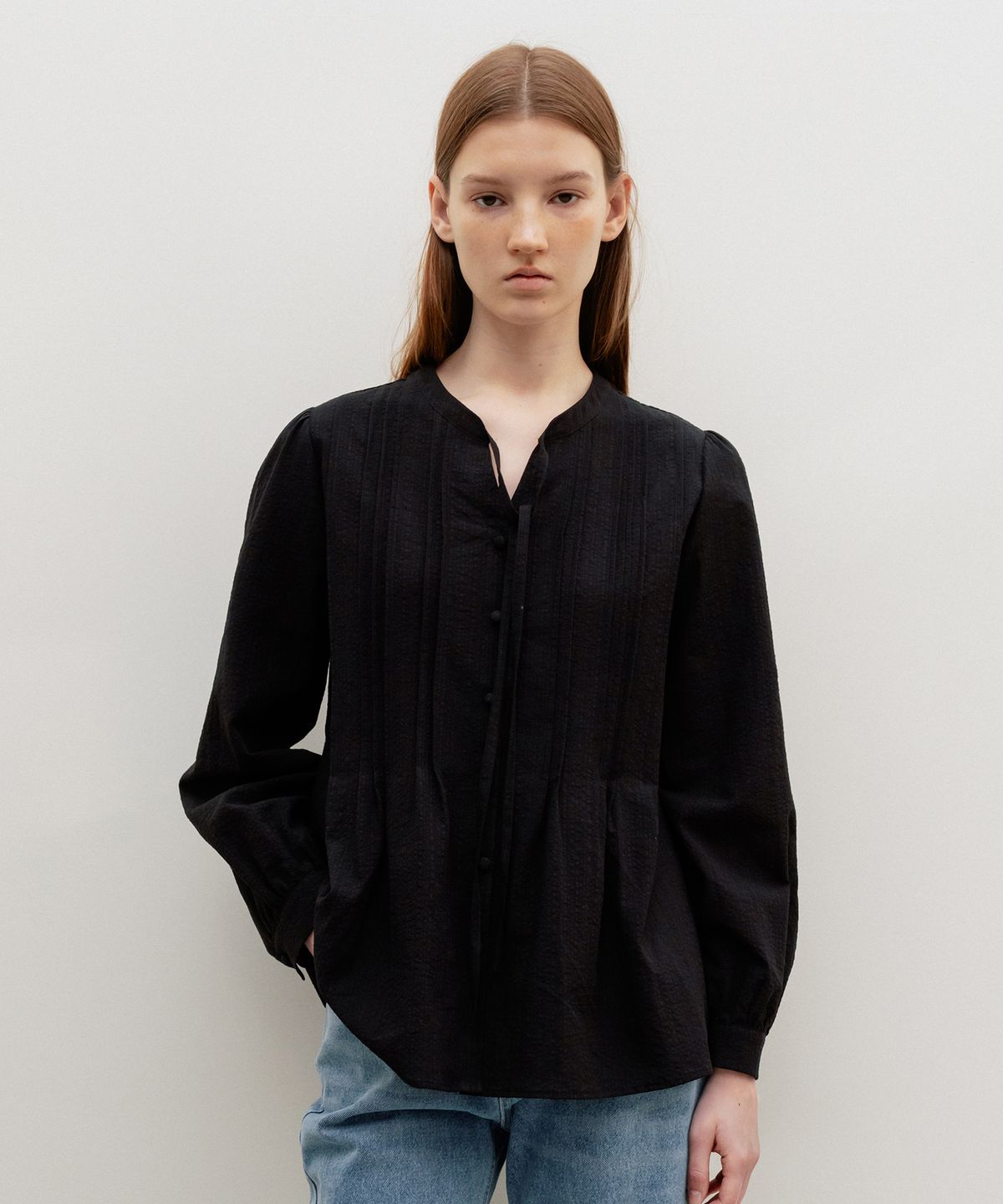 르메메(LEMEME) Plisse Pin-Tuck Tie Blouse Black