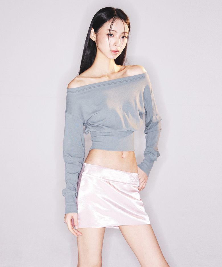 OFF-SHOULDER CROP TOP