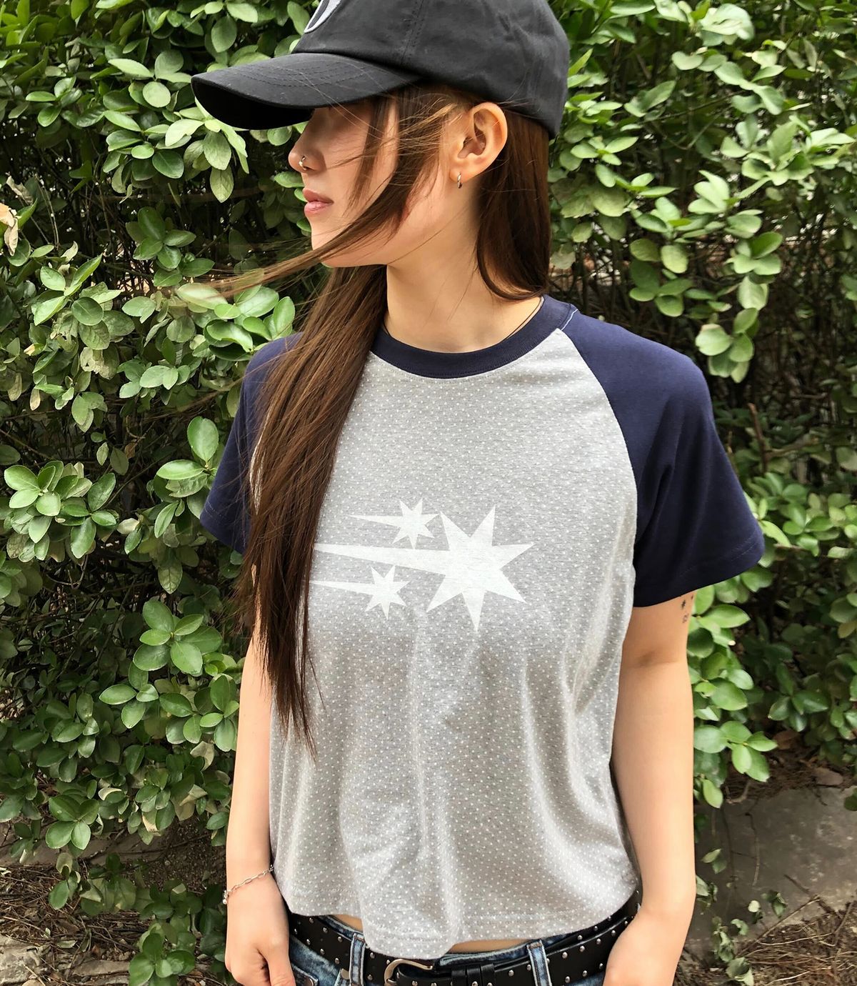 나이스고스트클럽(NICEGHOSTCLUB) 3STAR DOT RAGLAN CROP TEE_GREY(NG2GMFT533A)