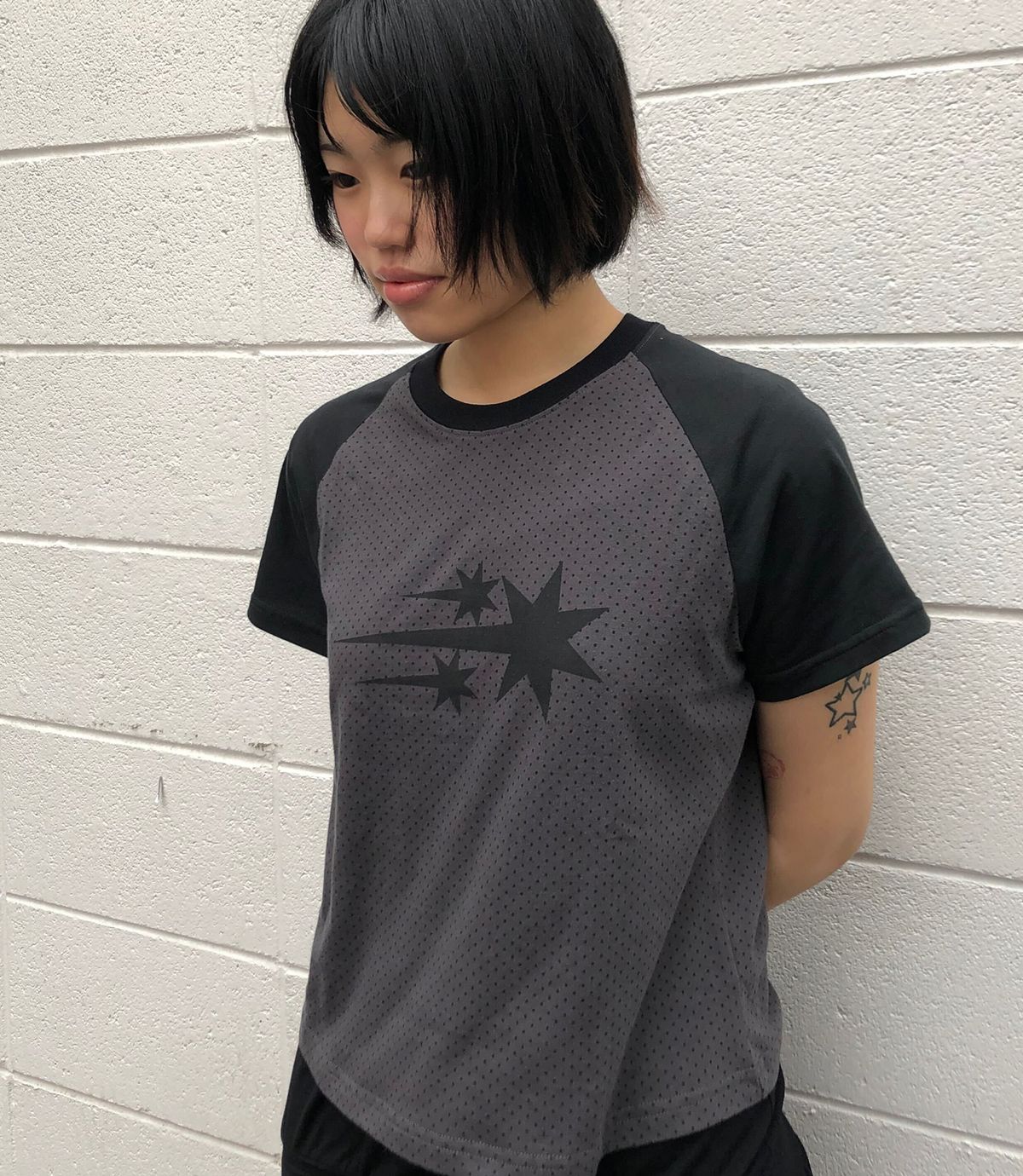 나이스고스트클럽(NICEGHOSTCLUB) 3STAR DOT RAGLAN CROP TEE_BLACK(NG2GMFT533A)
