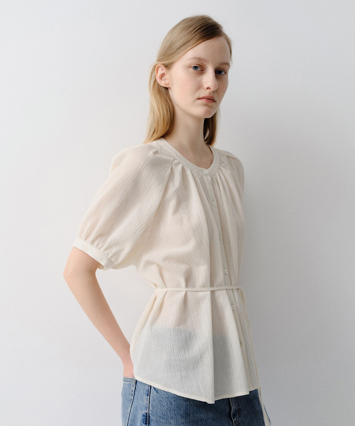 이아(EAAH) LINA GATHERED BLOUSE (CREAM)