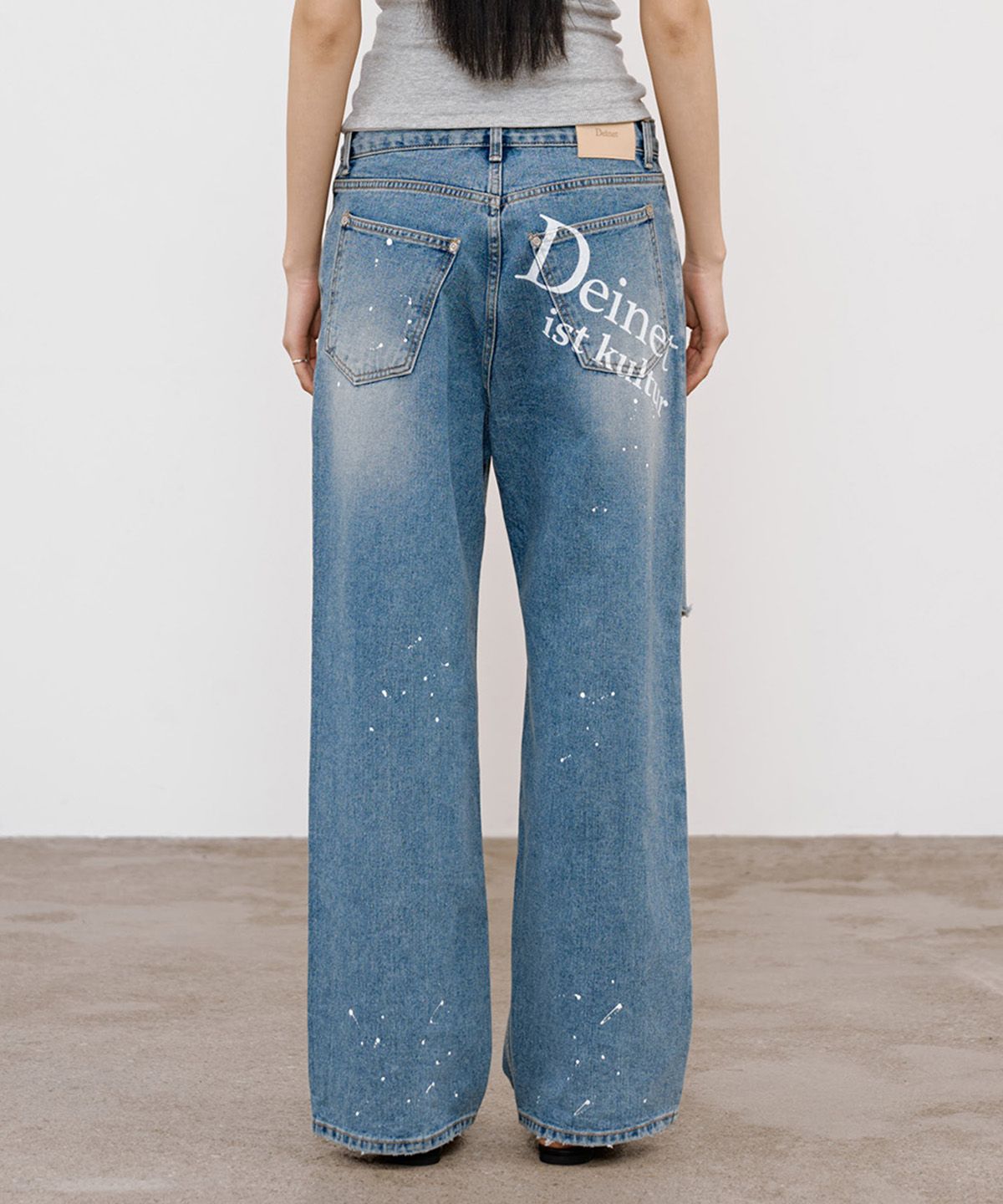 다이닛(DEINET) PAINTED LOGO POINT JEANS IN BLUE