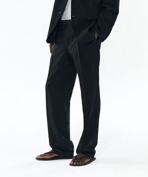 에센셜 스탠다드 슬랙스 [블랙]