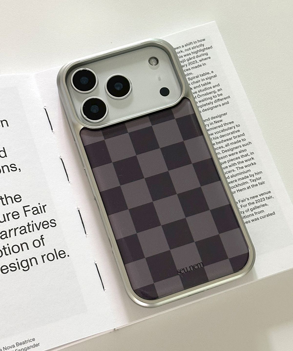 세컨드유니크네임(SECOND UNIQUE NAME) SUN CASE GRAPHIC CHECKER BOARD DEEP GRAY