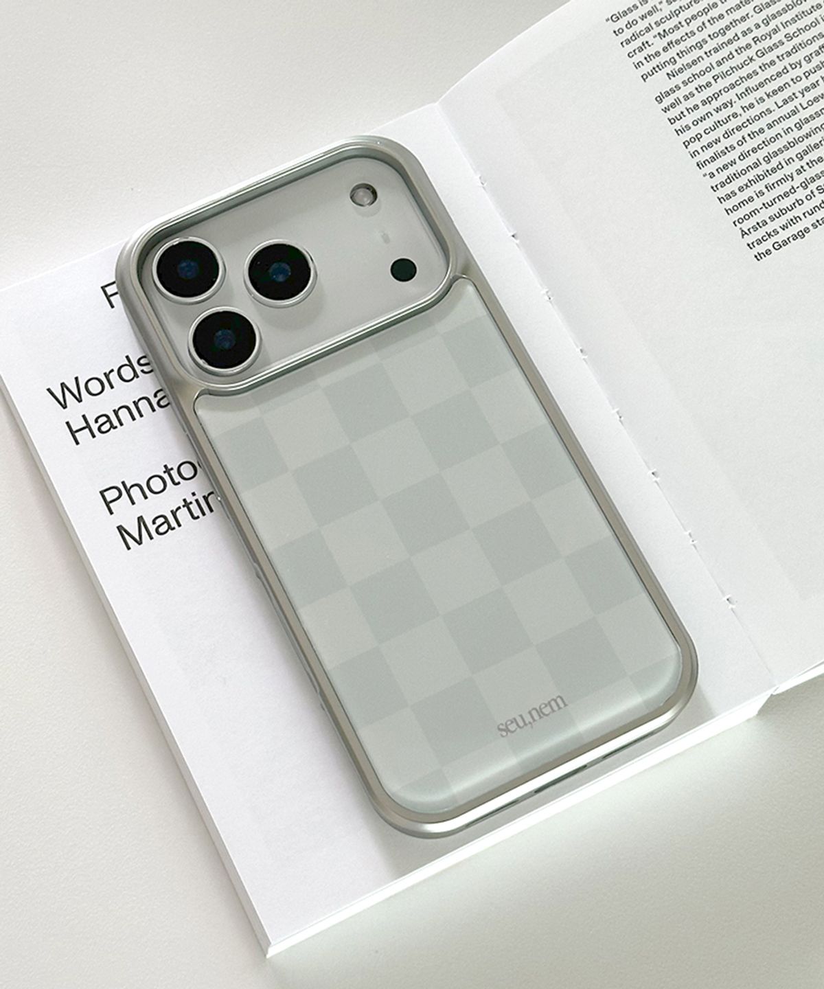 세컨드유니크네임(SECOND UNIQUE NAME) SUN CASE GRAPHIC CHECKER BOARD LIGHT GRAY