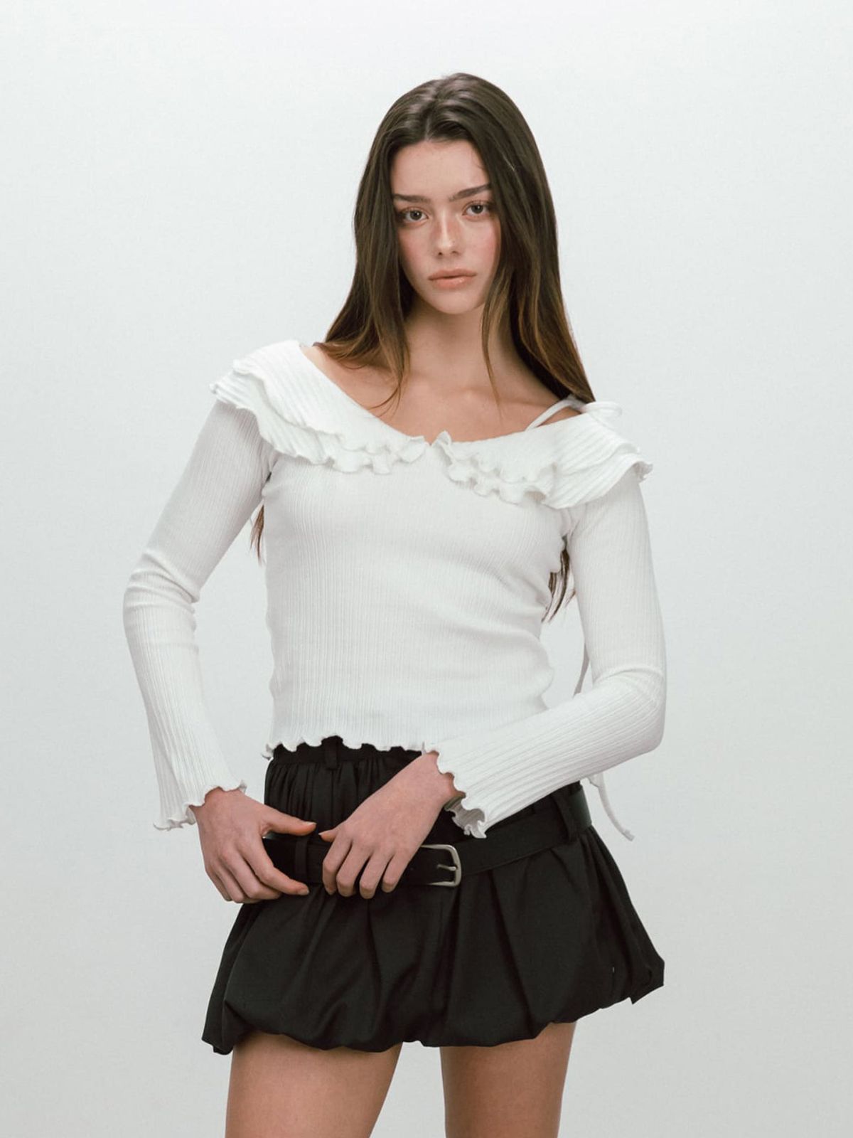 모이페어(MOIFAIRE) FRILL OFF SHOULDER T-SHIRT / WHITE