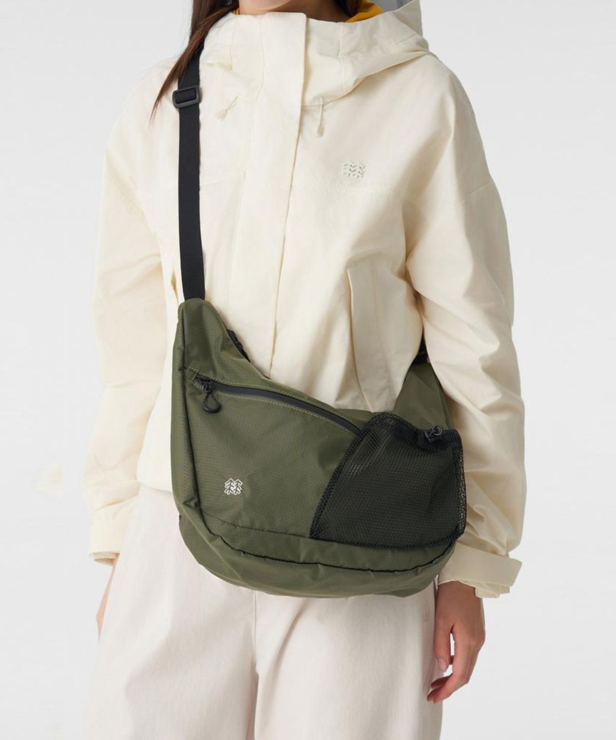 코오롱스포츠(KOLON SPORT) 하이킹 크로스백 QEBDX26121GKH