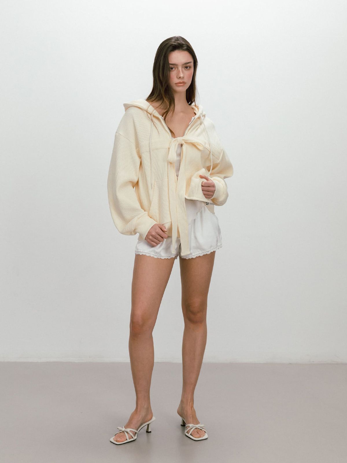 모이페어(MOIFAIRE) SATIN LACE SHORTS /IVORY