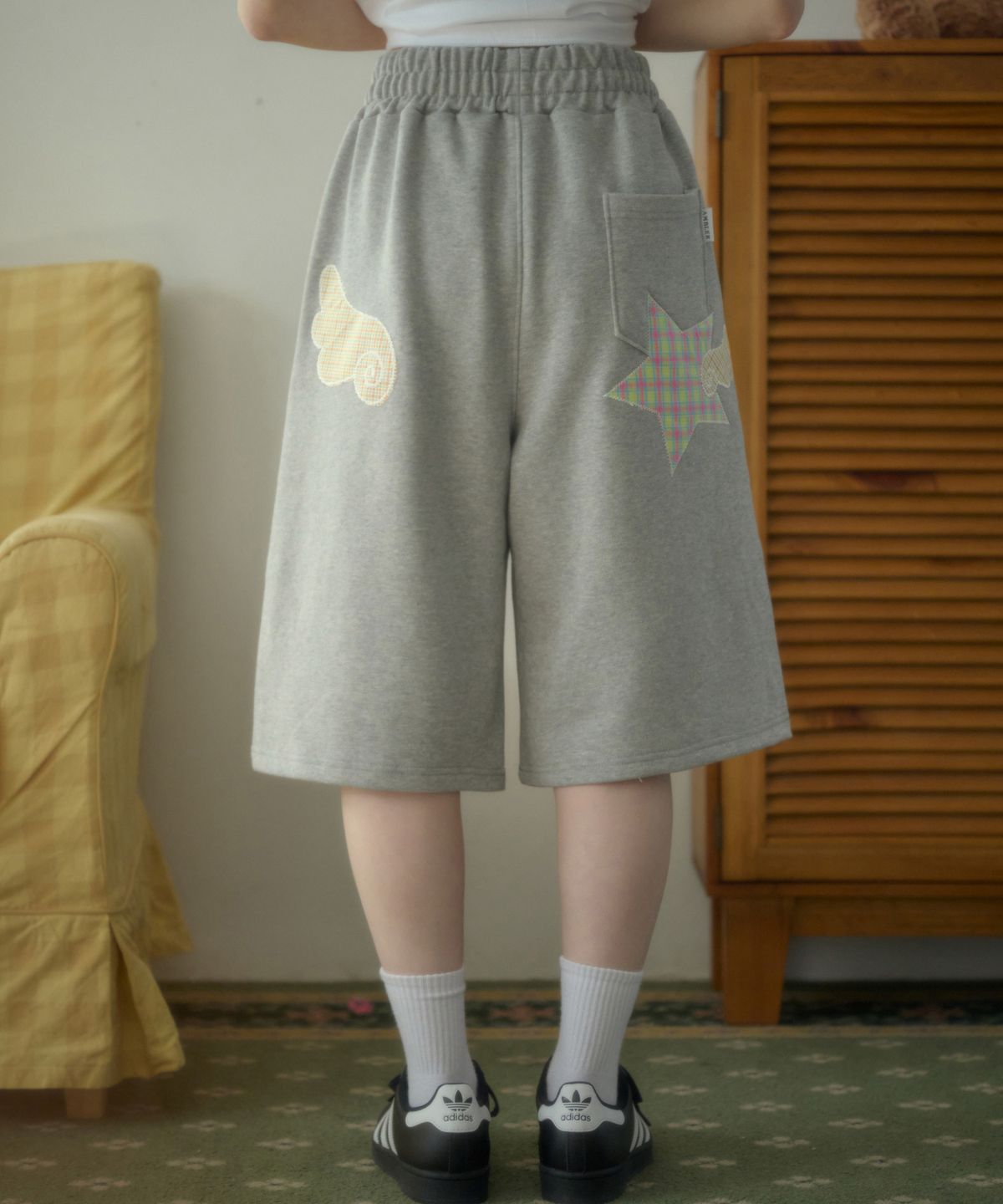 엠블러(AMBLER) Angel Star Patch Bermuda Pants 버뮤다 원턱 스웨트 숏츠 반바지 ASP901 (멜란지)
