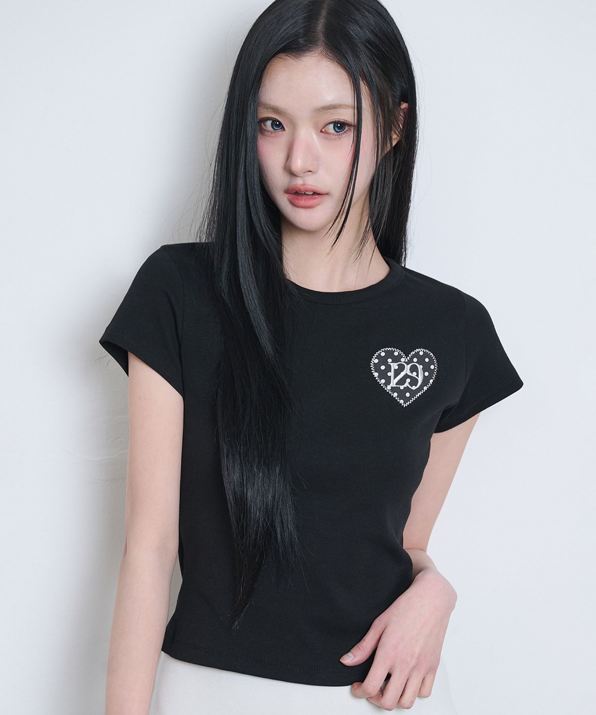 일리고(ILLIGO) 129 도트 핏티드 티셔츠 블랙