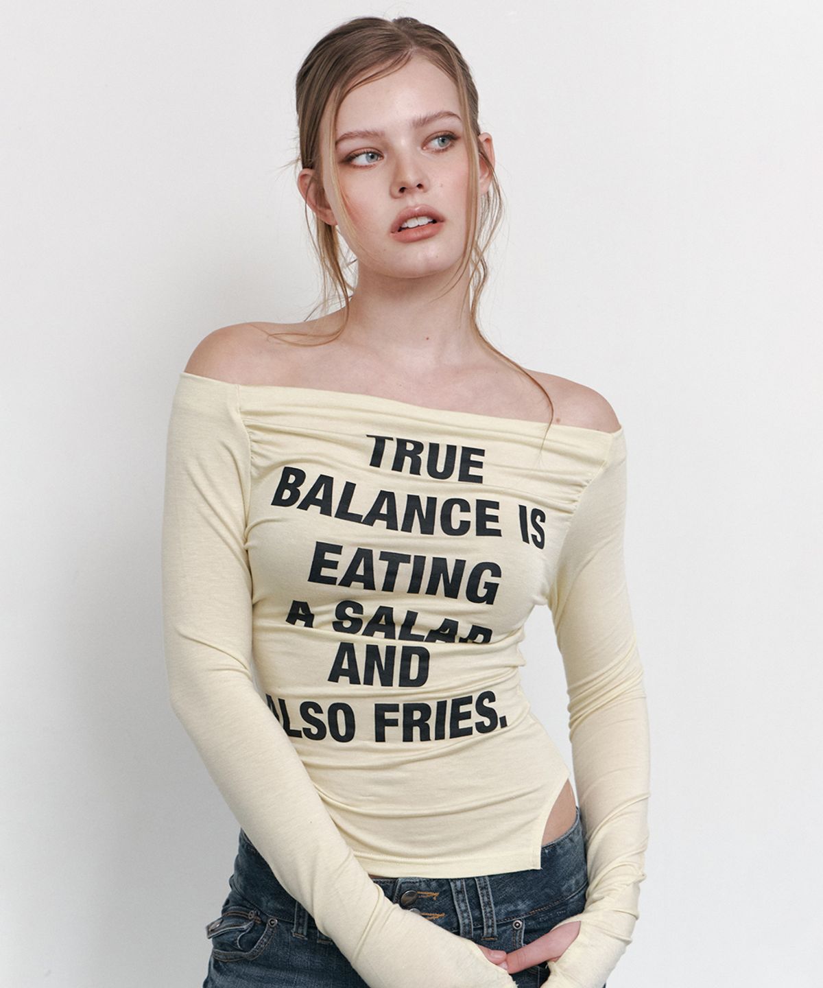 플리즈노팔로우(PLEASENOFOLLOW) Kacy Lettering Long Off-Shoulder Top (Lemon)