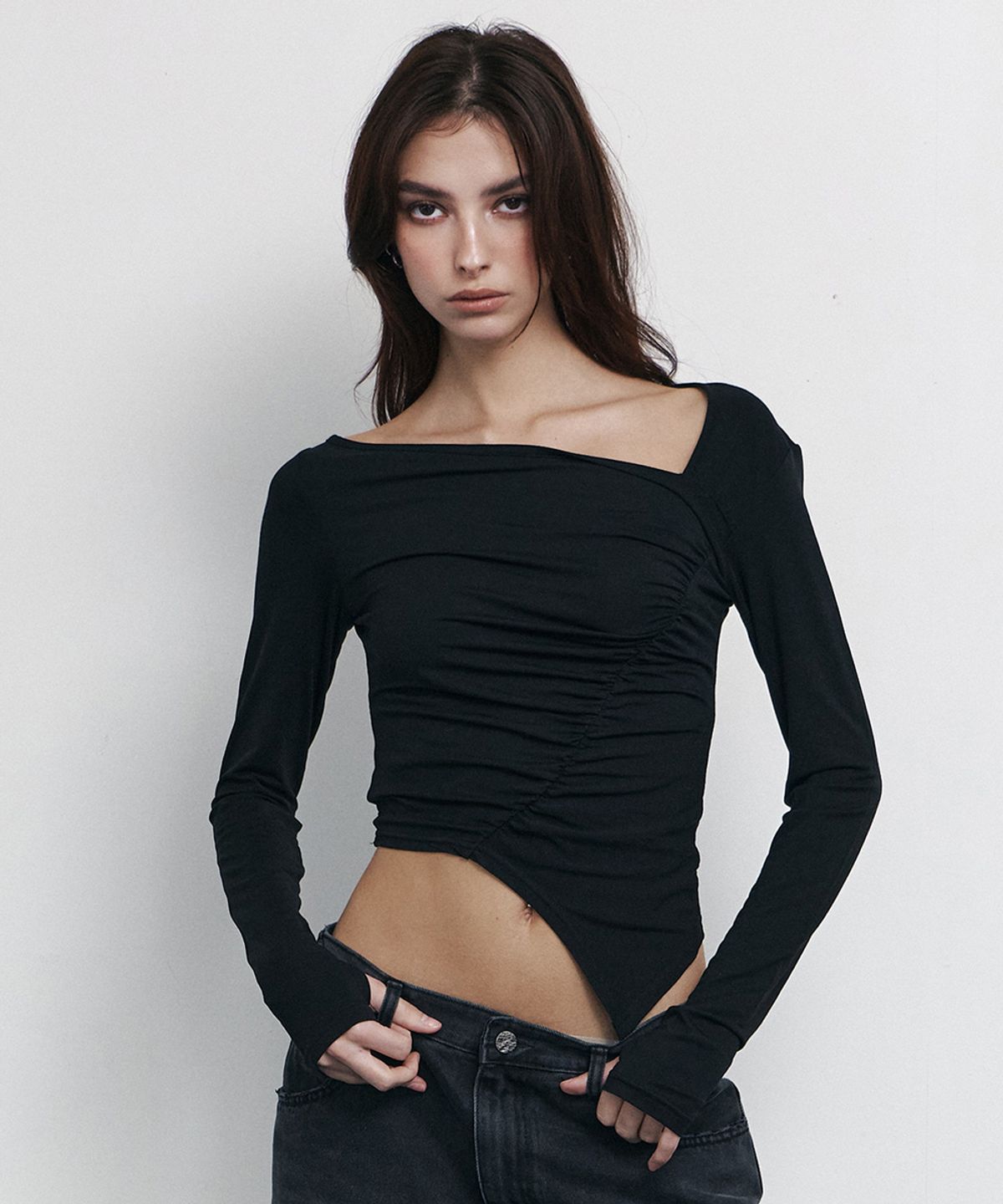 플리즈노팔로우(PLEASENOFOLLOW) Sadie Unbal Shirring Long Sleeve Top (Black)