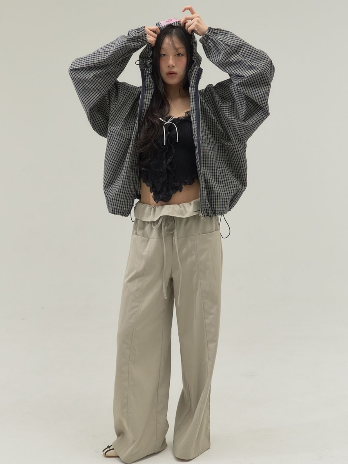 쏘리, 투 머치 러브(SORRY, TOO MUCH LOVE) Gingham Hooded Windbreaker Blouson_Navy