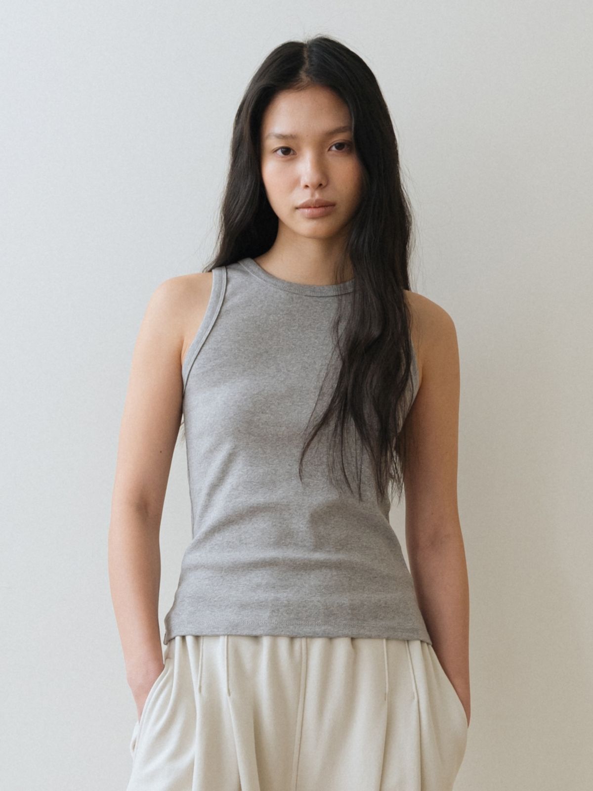 어나우트(UNNOUT) HALTER NECK COTTON SLEEVELESS SHIRT GREY