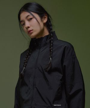 컷라인 세미 크롭 집업 블랙