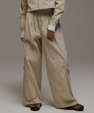 컷라인 니 투턱 팬츠 베이지