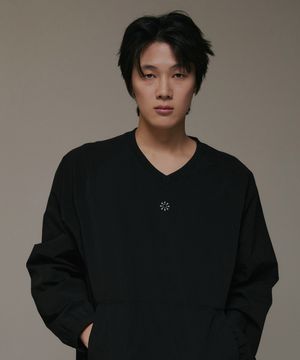 엑티브 브이 풀오버 롱슬리브 블랙