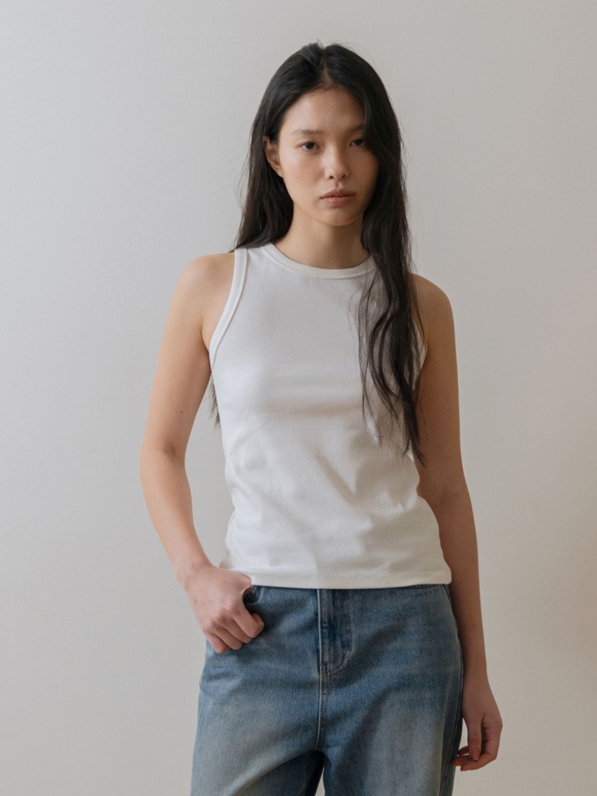 어나우트(UNNOUT) HALTER NECK COTTON SLEEVELESS SHIRT WHITE