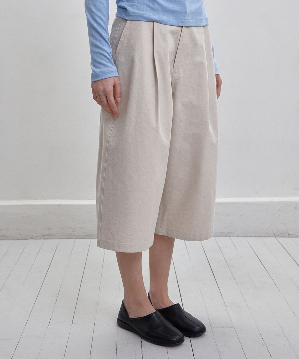 벗튼(BUT'TON) Bird Bermuda Pants(Beige)