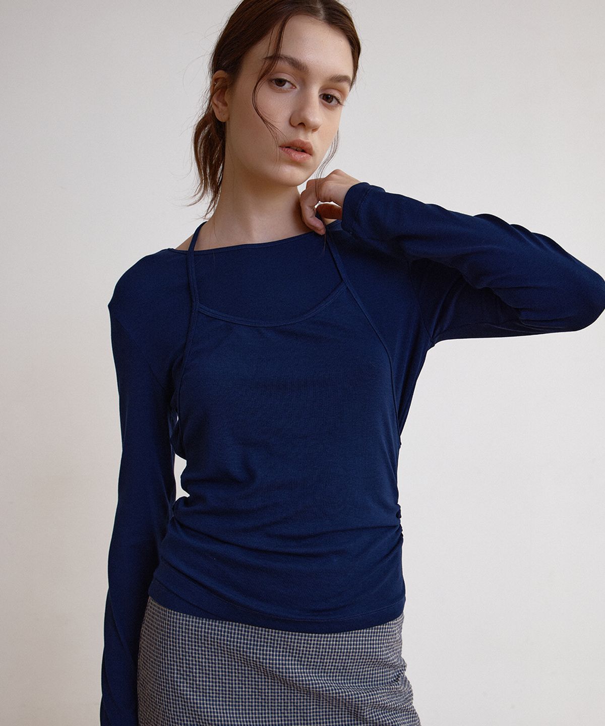 벗튼(BUT'TON) Gigel Halter Sleeveless (Navy)