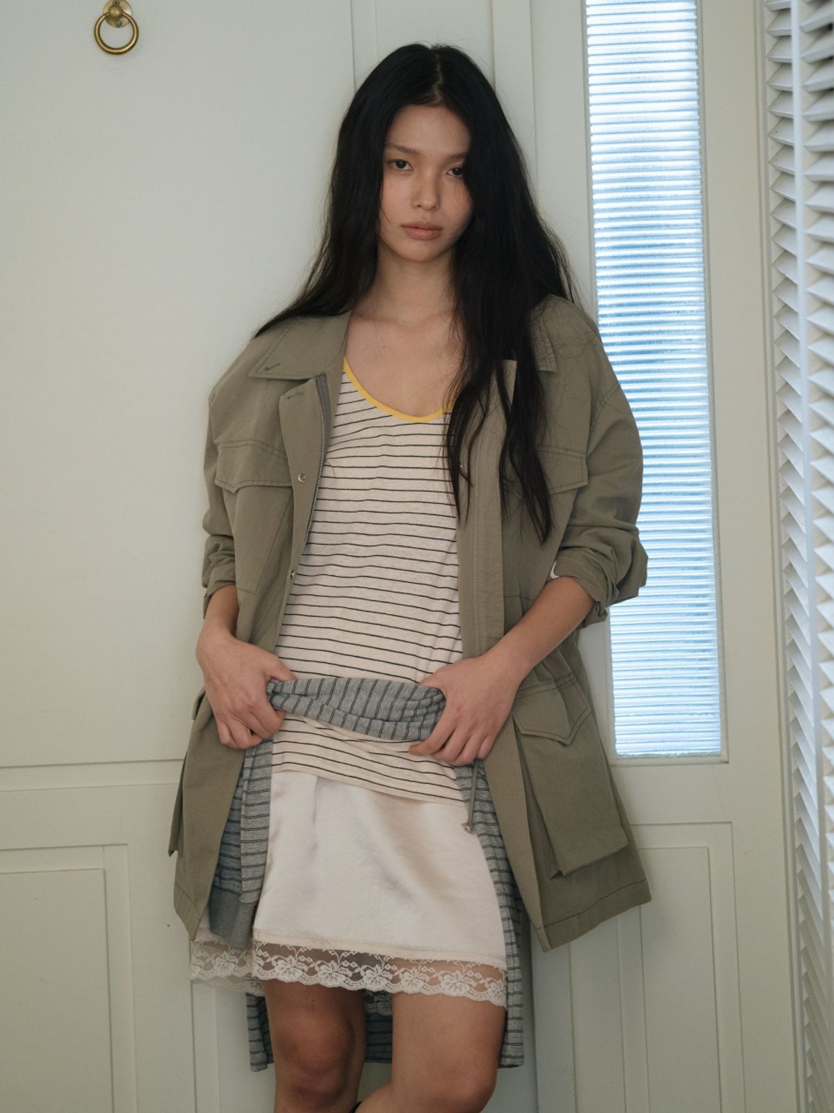 어나우트(UNNOUT) LINEN UTILITY HALF COAT KHAKI