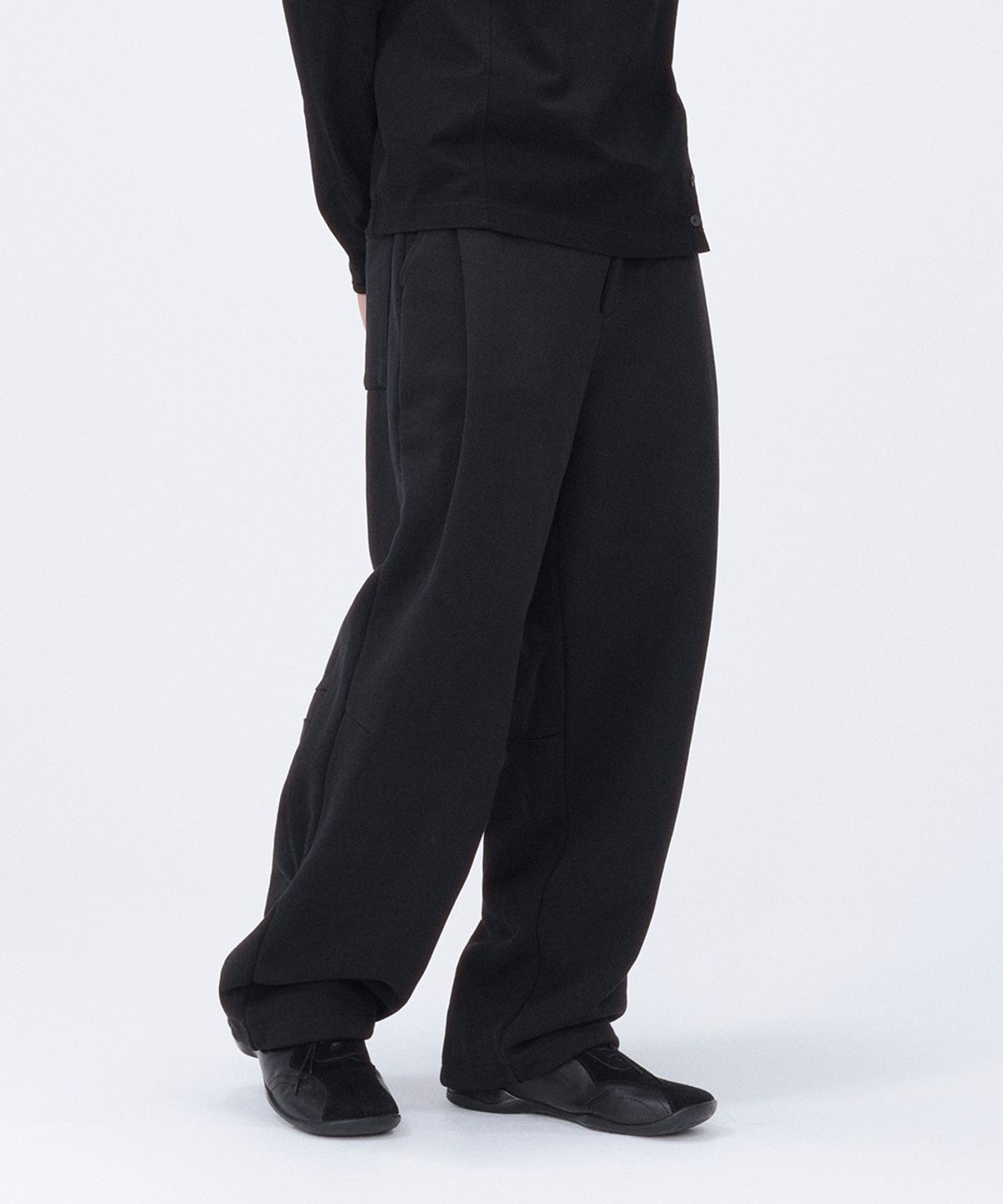 미세키서울 맨(MISEKISEOUL MEN) Curved sweat pants BLACK