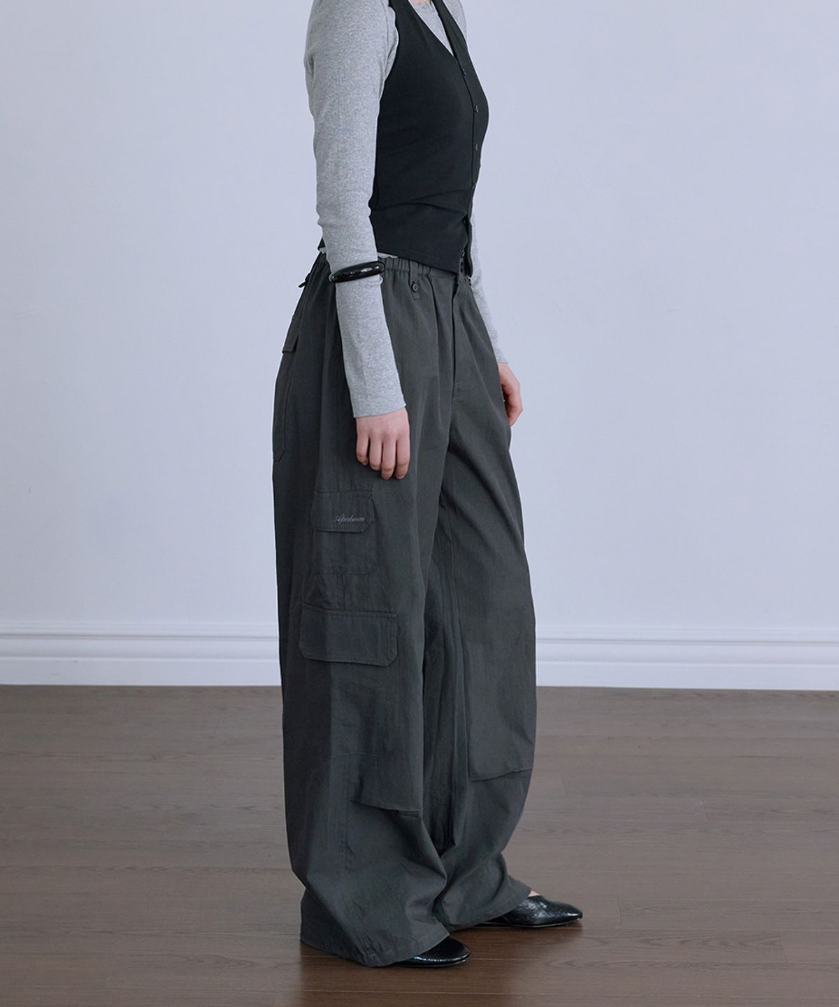 애프터아워즈(AFTERHOURS) WASHED COTTON CARGO PANTS (CHARCOAL)