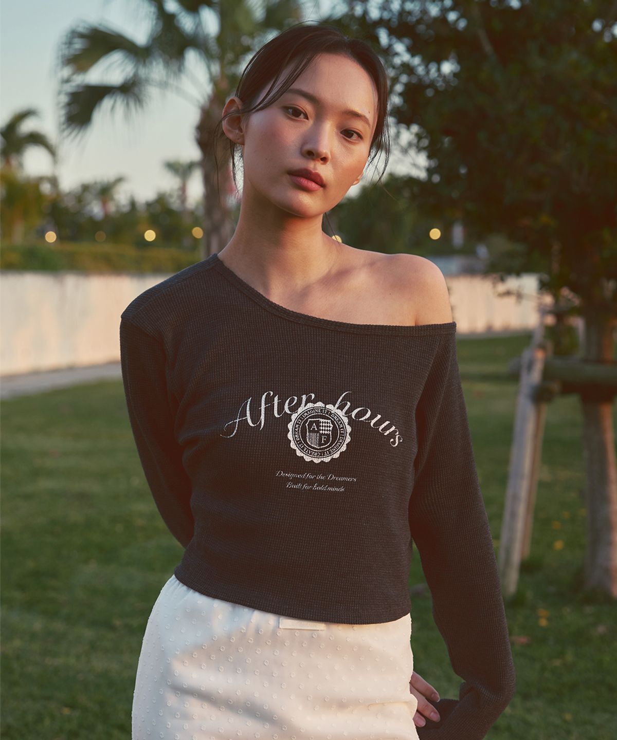 애프터아워즈(AFTERHOURS) GRAPHIC ONE SHOULDER WAFFLE TOP (CHARCOAL)