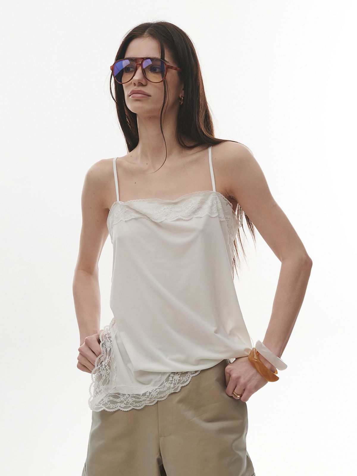 프로젝트 웨이브(PROJECT WAVE) Square Lace Slit Top [WHITE]