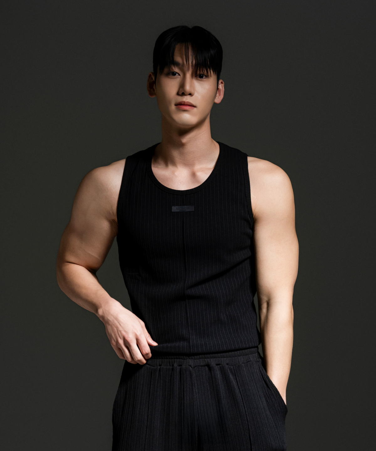 어센더(ASCENDER) 블랙라벨 절개 골지 슬리브리스 [블랙]