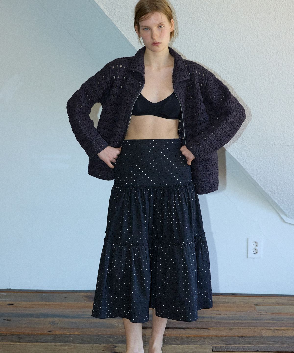 위오이(WIOE) Pure Dot Tiered Ruffle Skirt_Black