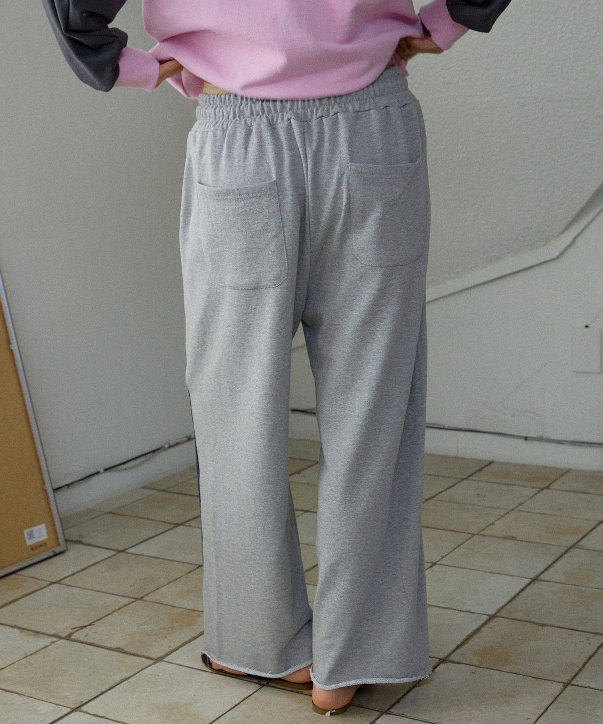 위오이(WIOE) Flower Half Denim Sweat Pants_Blue