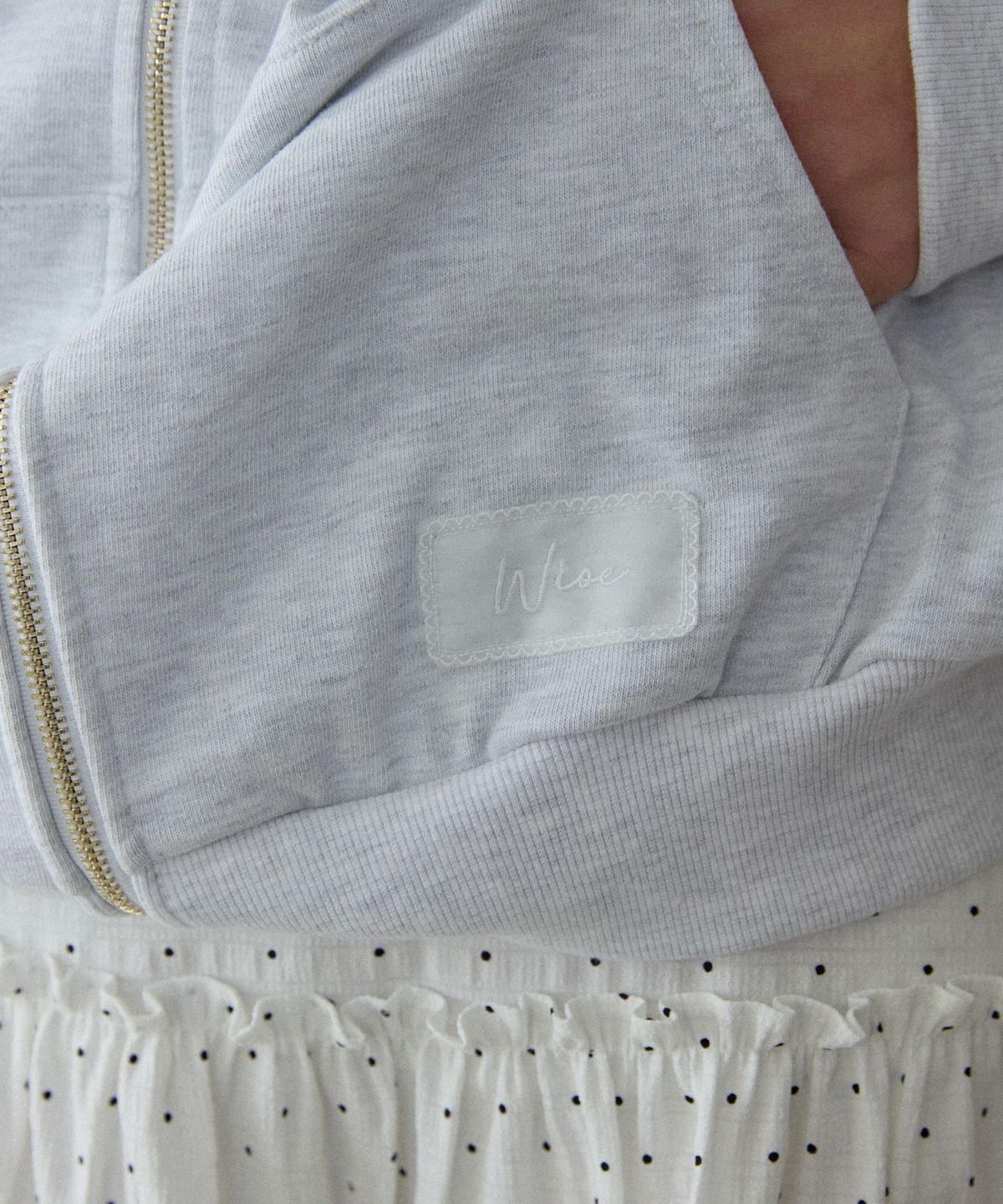 위오이(WIOE) ColorBlock High-Neck Track Jacket_White Melange