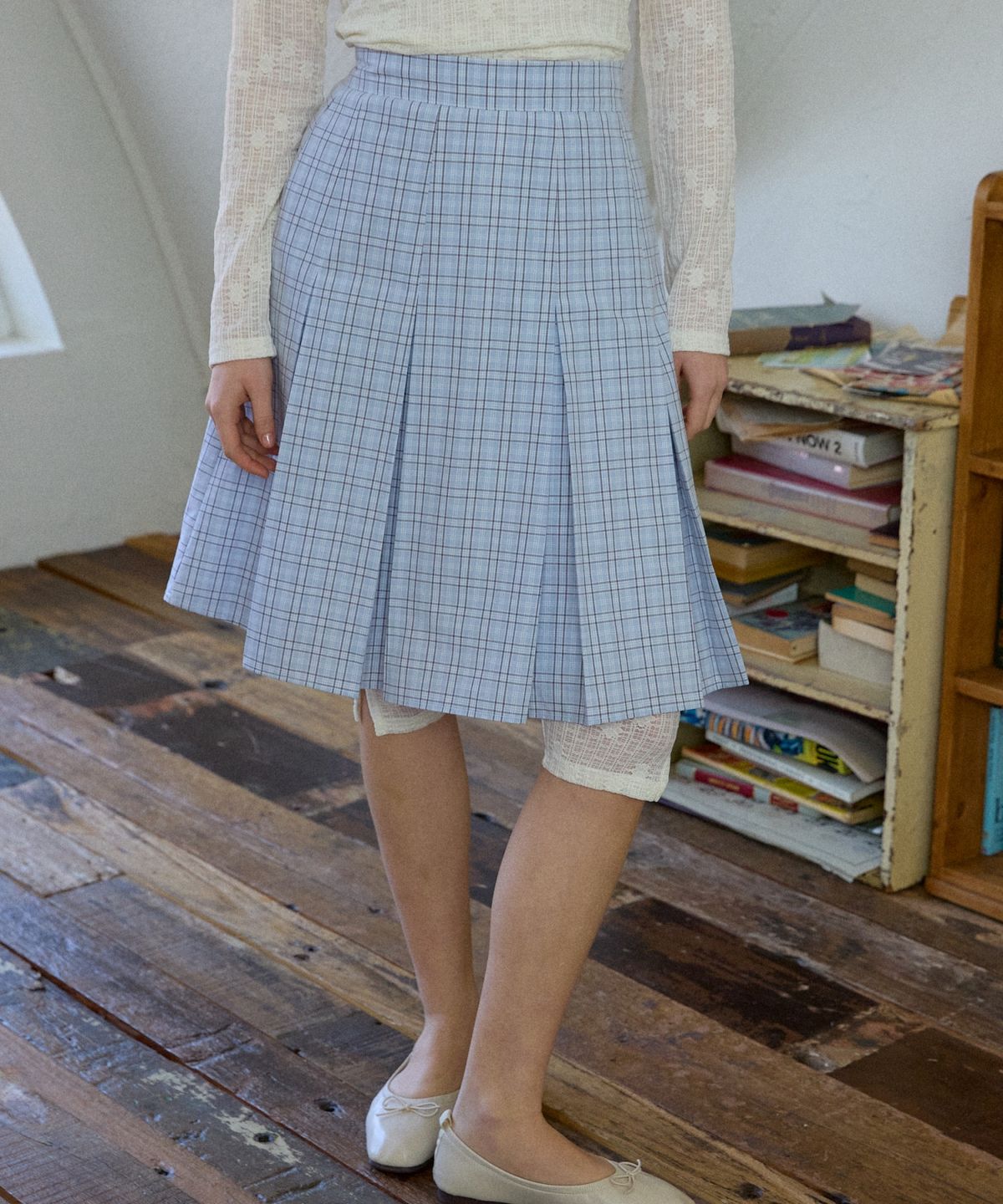 위오이(WIOE) Berry Mix Check Pleated Skirt_Blue