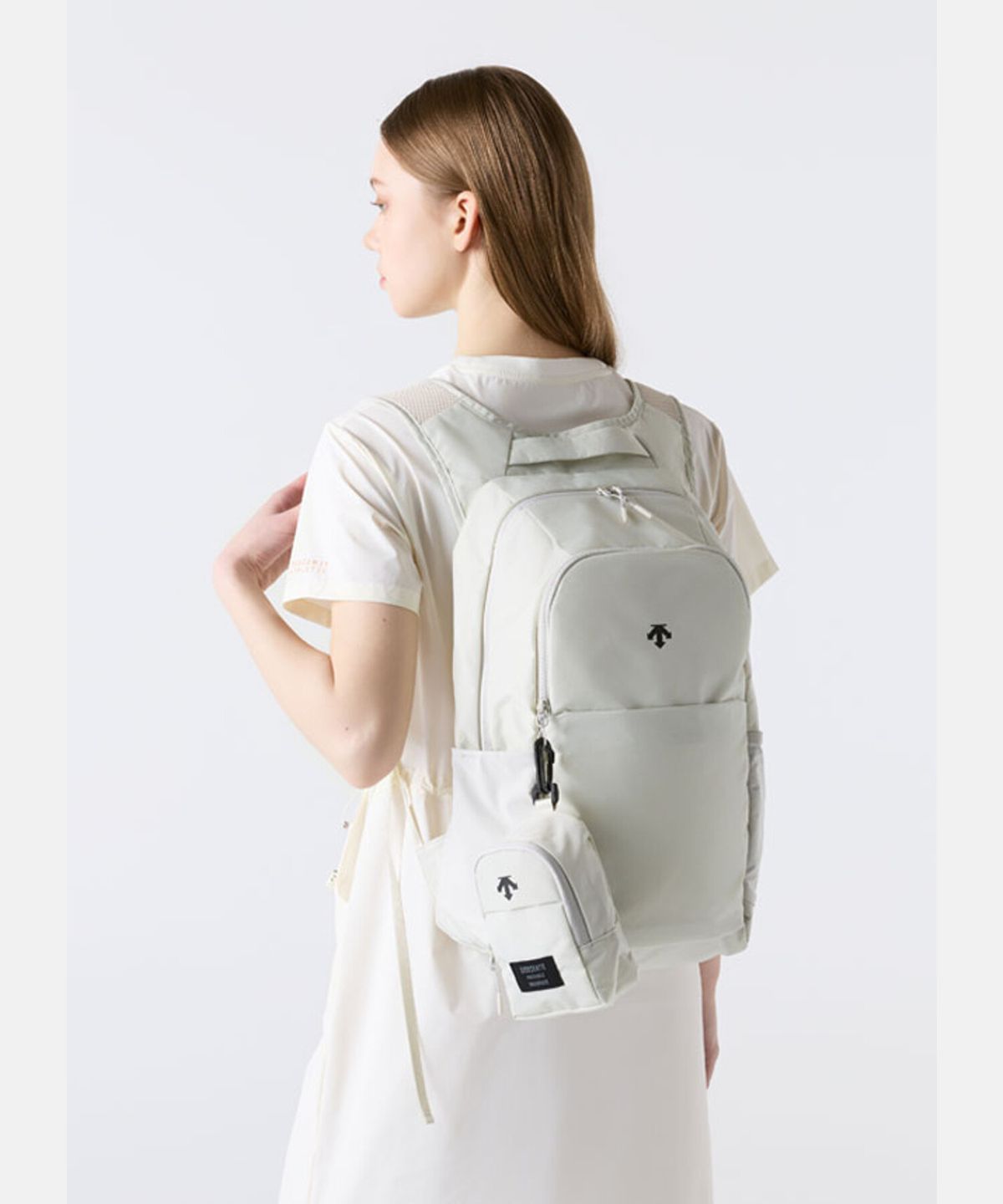 데상트(DESCENTE) 트래블 경량 패커블 백팩 (19L) 아이보리 SR123UBP1A