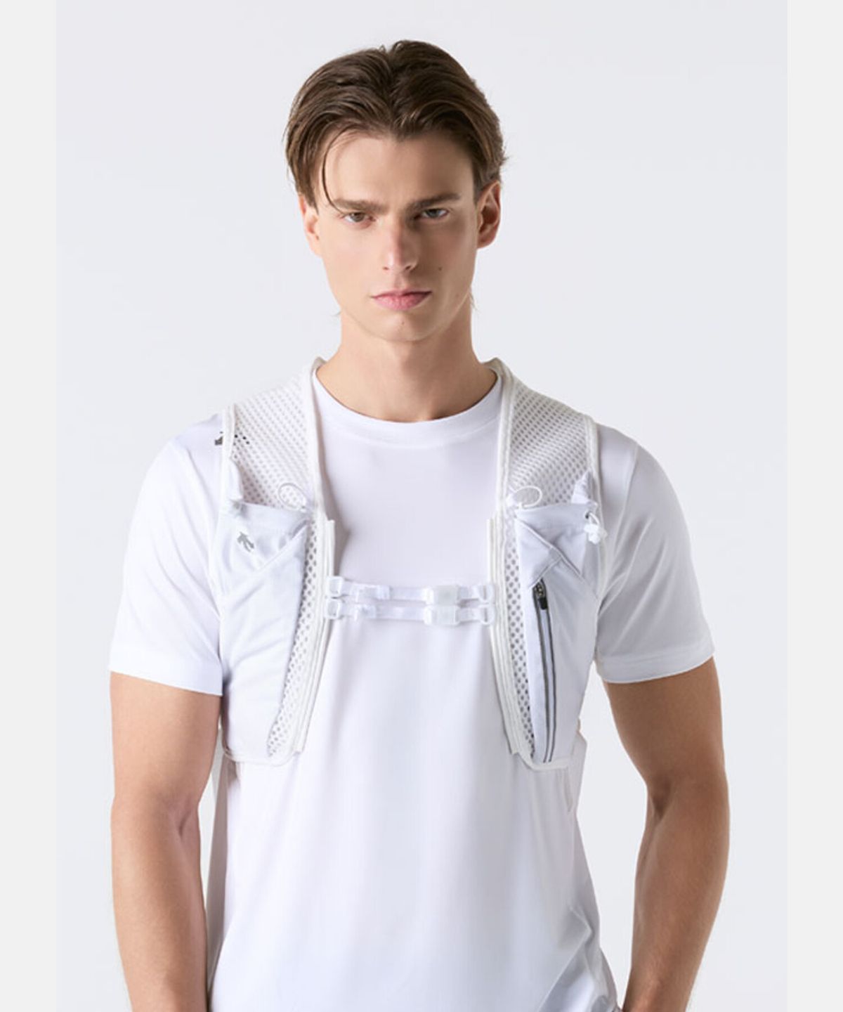데상트(DESCENTE) 러닝 경량 베스트 화이트 SR123RBG1F