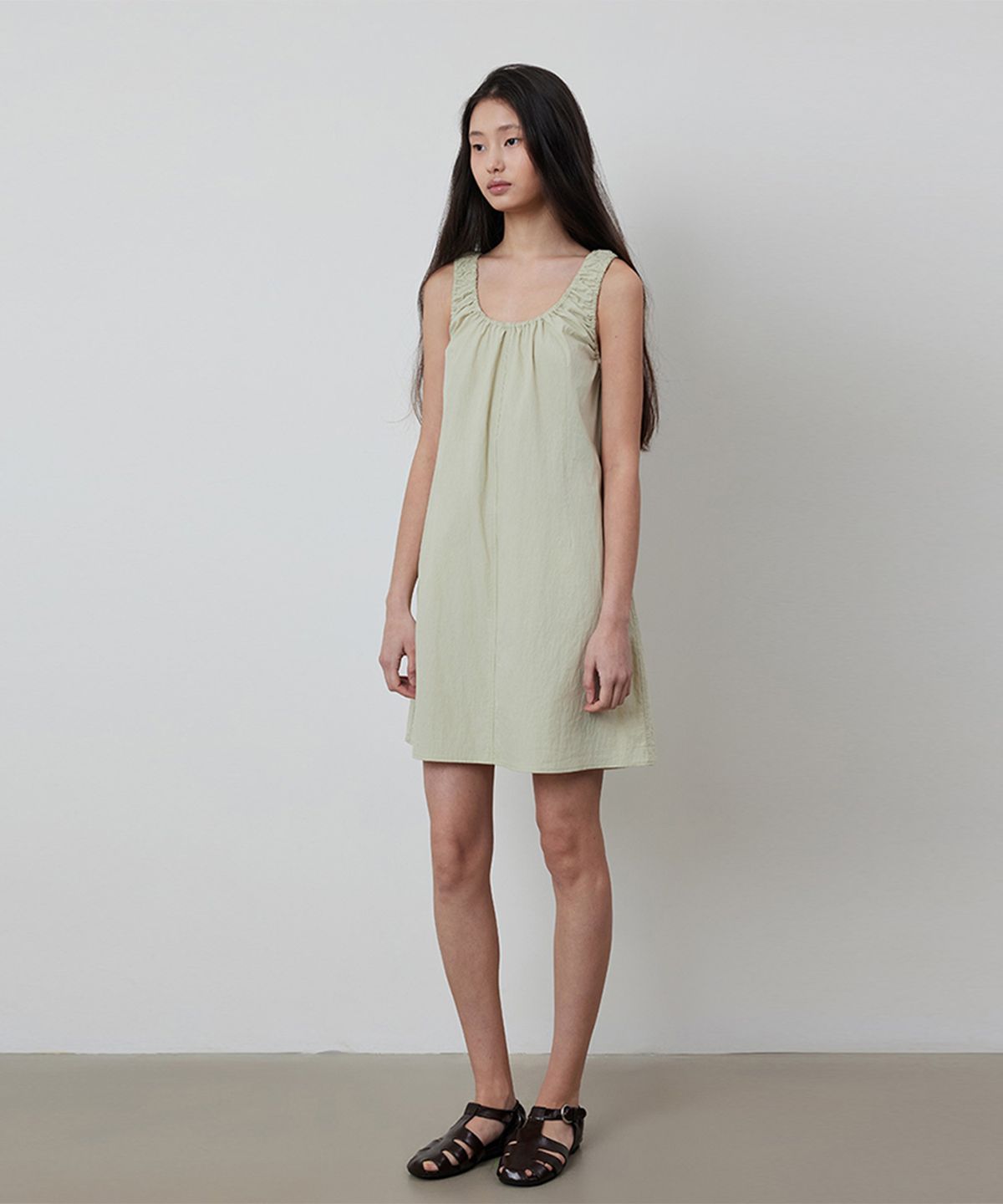 퀸스래빗(Q'SRB) Shirring Sleeveless A-line Mini Dress